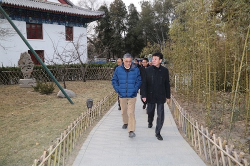 田校長陪同參觀.jpg 田校長陪同參觀.jpg